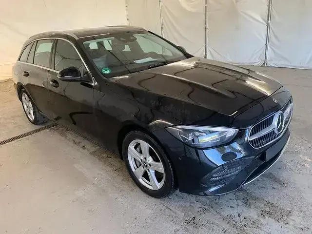 Gebraucht Mercedes C300e Avantgarde 204 PS (150 kW) 2023 Schwarz Limousine