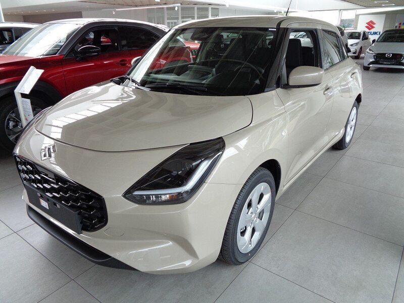 Caravan ivory pearl metallic Gebraucht 2024 Suzuki Swift Comfort Kleinwagen | 16.971 € (Guter Preis) - Bild 1/4