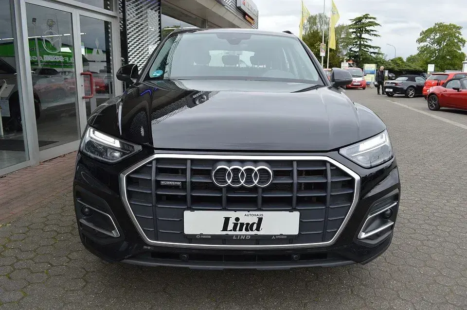 Używany Audi Q5 Basis 265 KM (194 kW) 2023 Czarny SUV