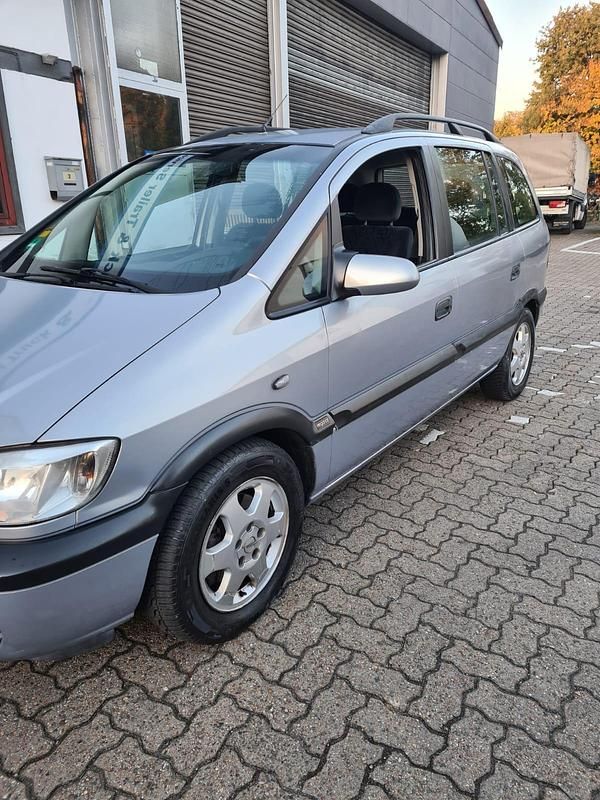 Silber Gebraucht 2000 Opel Zafira Kombi | 1.950 € (Fairer Preis) - Bild 1/4