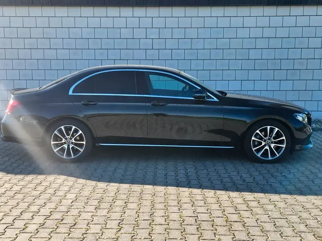 Gebraucht Mercedes E250 211 PS (155 kW) 2018 Schwarz Limousine