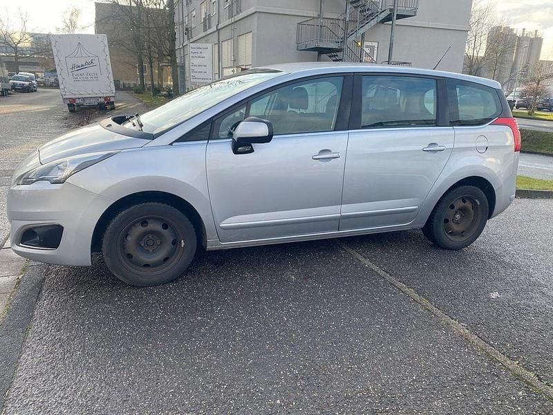 Gebraucht Peugeot 5008 Active 120 PS (88 kW) 2014 Silber Van / Kleinbus