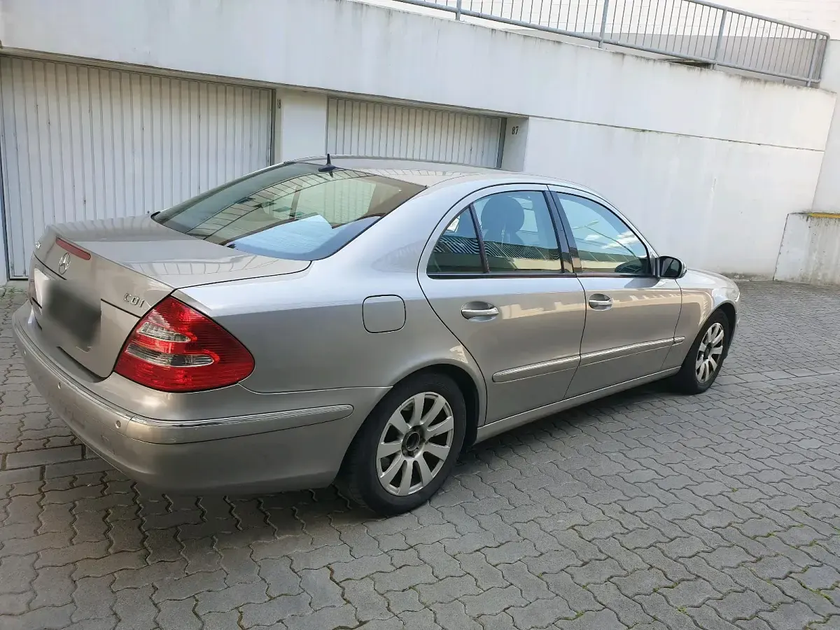 Gebraucht Mercedes E320 Elegance 204 PS (150 kW) 2005 Gold Limousine