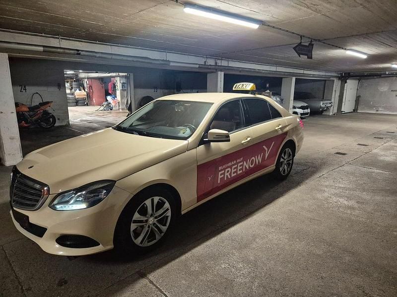 Gebraucht Mercedes E220 170 PS (125 kW) 2015 Gelb Limousine