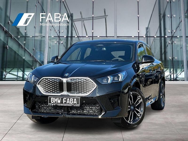 Schwarz Neu 2025 BMW iX2 M Sport SUV | 50.980 € (Fairer Preis) - Bild 1/4