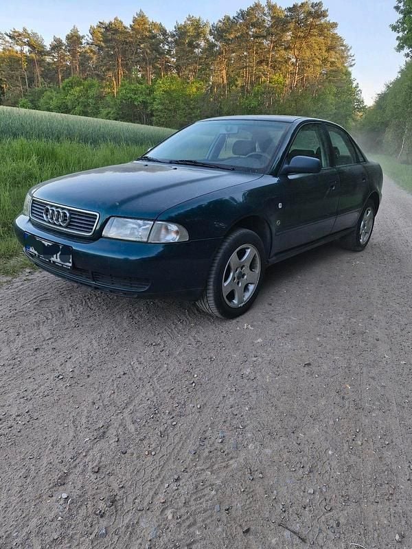Grün Gebraucht 1998 Audi A4 Limousine | 1.350 € (Superpreis) - Bild 1/4