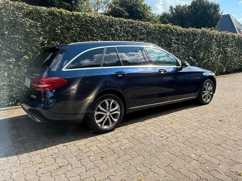 Gebraucht Mercedes C220 170 PS (125 kW) 2014 Blau Kombi