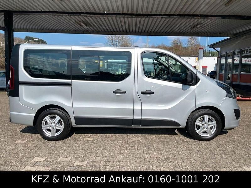 Gebraucht Opel Vivaro 125 PS (91 kW) 2017 Silber Van / Kleinbus