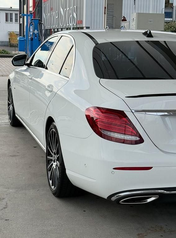 Weiß Gebraucht 2016 Mercedes E200 Limousine | 21.900 € (Fairer Preis) - Bild 1/4