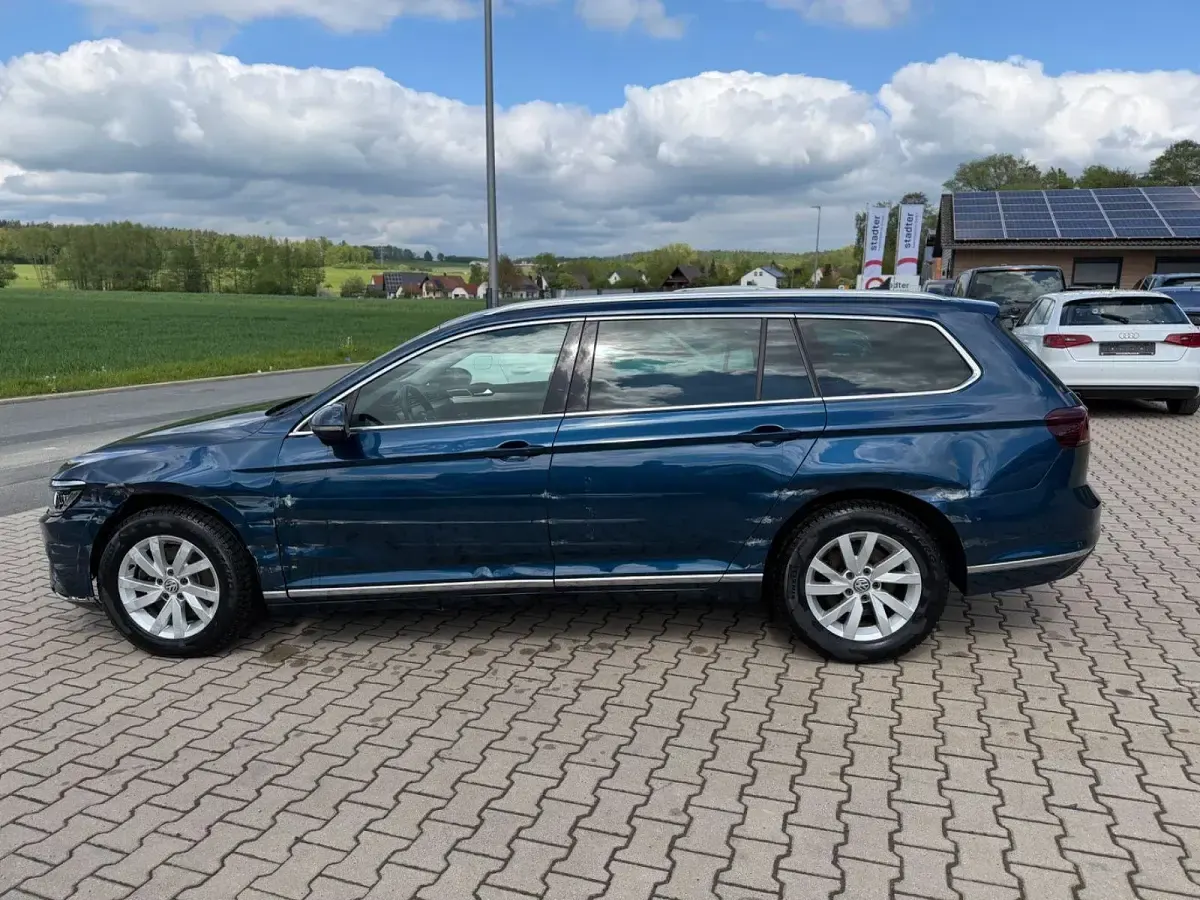 Gebraucht VW Passat Elegance 150 PS (110 kW) 2019 Blau Kombi