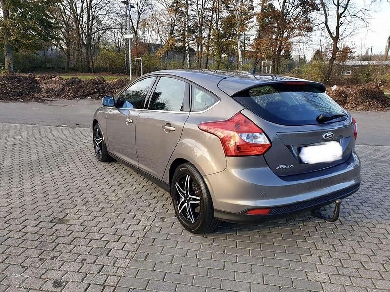 Gebraucht Ford Focus Titanium 125 PS (91 kW) 2012 Braun Kleinwagen