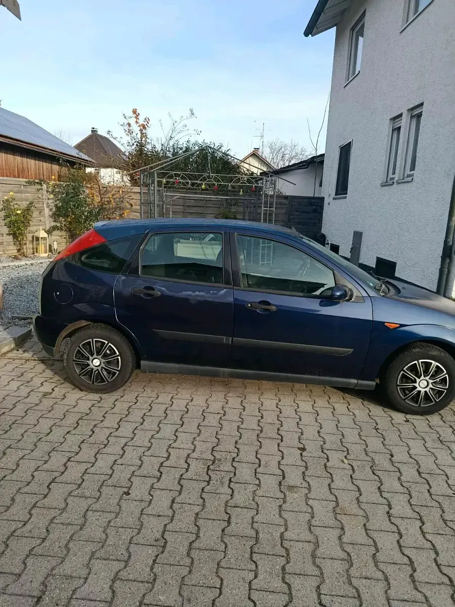 Gebraucht Ford Focus 101 PS (74 kW) 2001 Blau Limousine