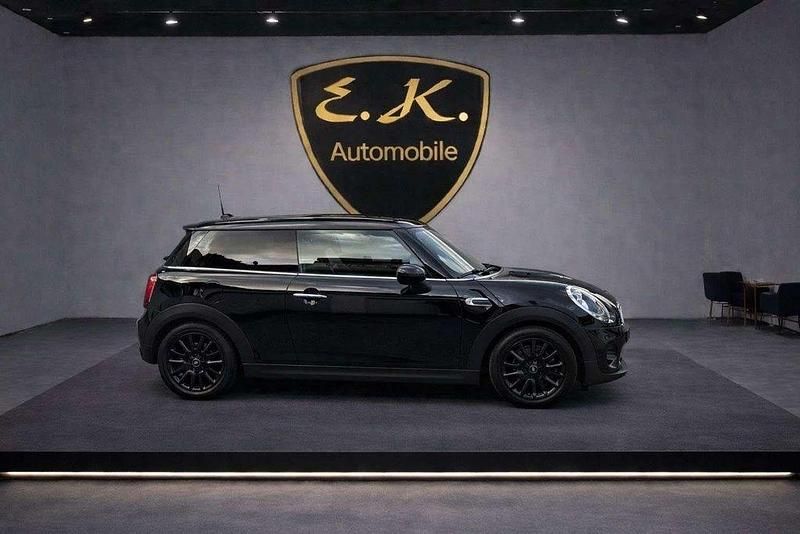 Gebraucht Mini Cooper 136 PS (100 kW) 2016 Midnight black metallic Kleinwagen
