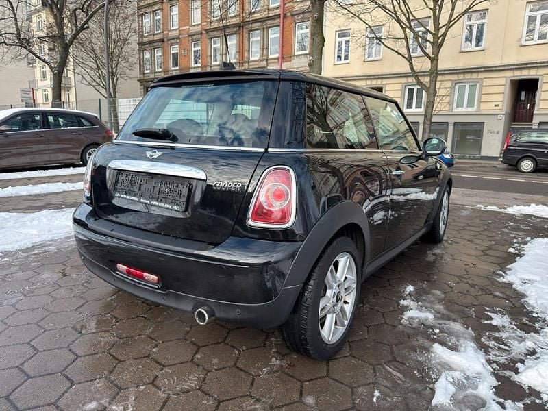Gebraucht Mini Cooper 122 PS (89 kW) 2011 Midnight black metallic Kleinwagen
