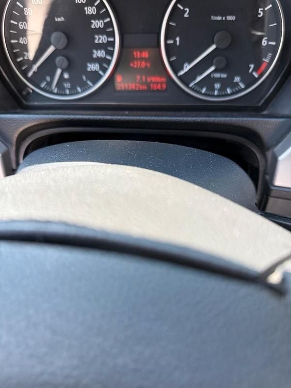 Grau Gebraucht 2005 BMW 318 Limousine | 2.600 € (Fairer Preis) - Bild 1/4