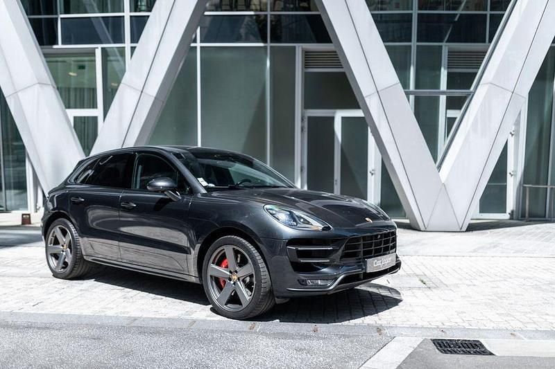 Grau Gebraucht 2017 Porsche Macan Turbo Performance Package SUV | 69.990 € - Bild 1/4