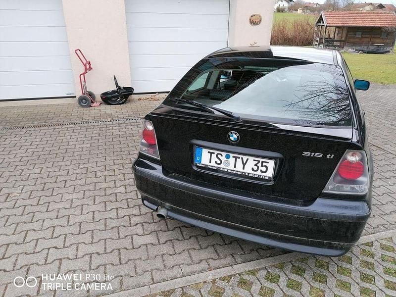 Gebraucht BMW 316 116 PS (85 kW) 2002 Schwarz Limousine