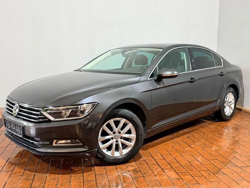 Gebraucht VW Passat 150 PS (110 kW) 2019 Grau Limousine
