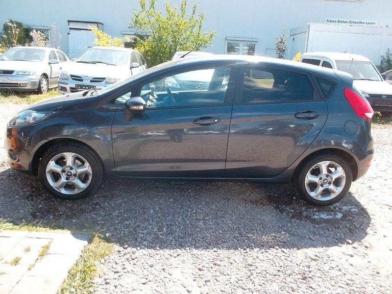 Usata Ford Fiesta Trend 82 CV (60 kW) 2010 Grigio Utilitaria