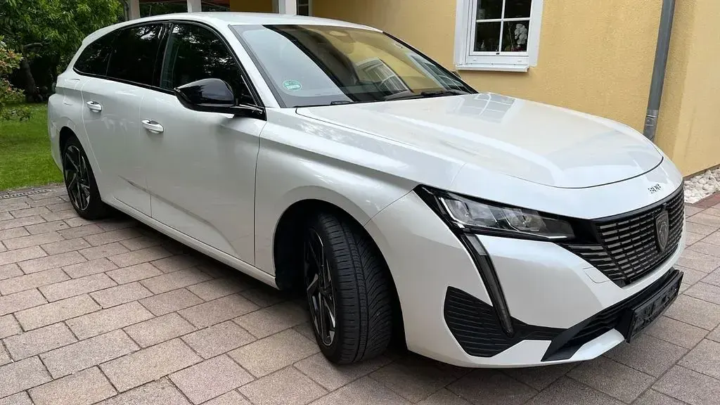 Gebraucht Peugeot 308 Allure 131 PS (96 kW) 2022 Weiß Kombi