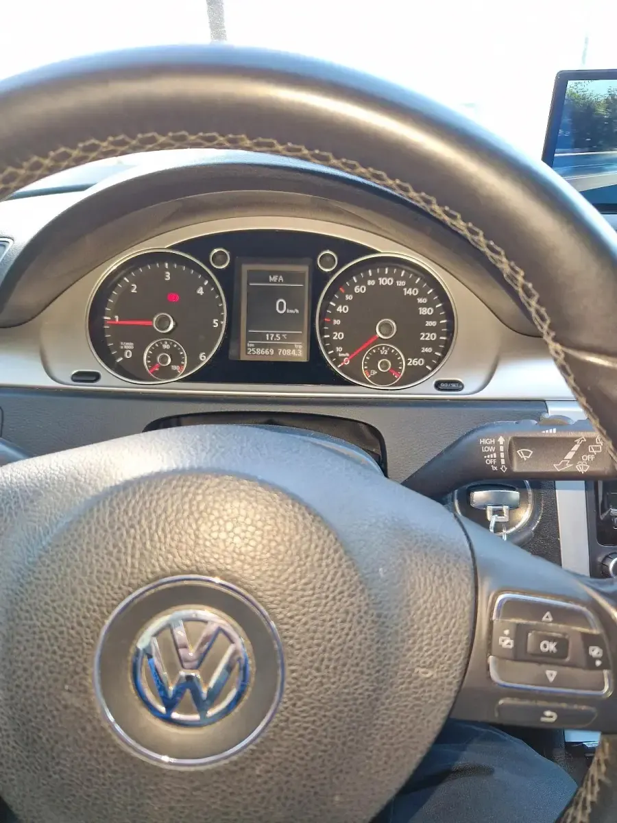 Gebraucht VW Passat 140 PS (102 kW) 2011 Gelb Kombi