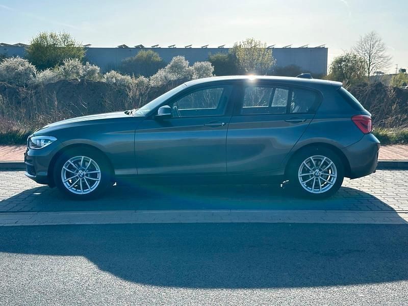 Grau Gebraucht 2017 BMW 116 Kleinwagen | 12.600 € (Teuer) - Bild 1/4