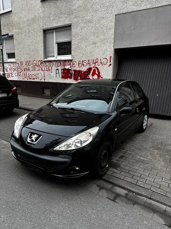 Gebraucht Peugeot 206+ 75 PS (55 kW) 2010 Schwarz Kleinwagen