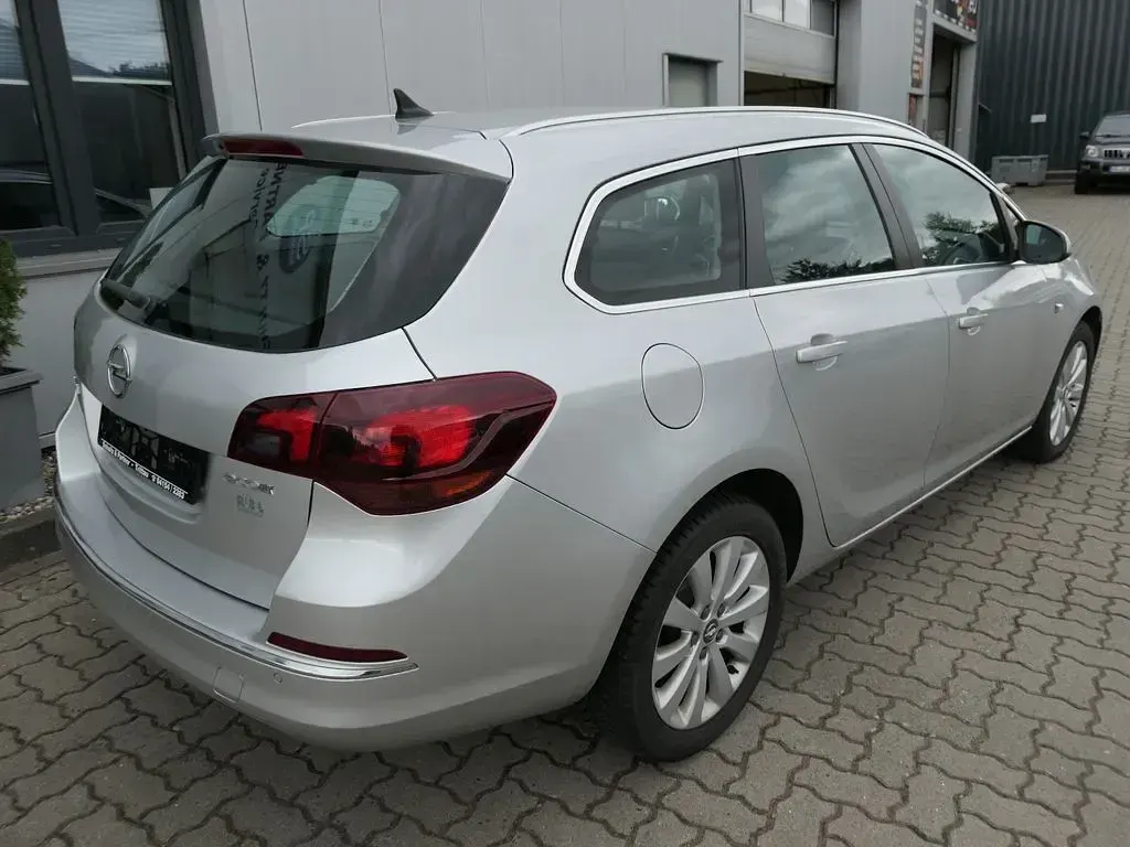 Gebraucht Opel Astra Exklusiv 136 PS (100 kW) 2014 Silber Kombi