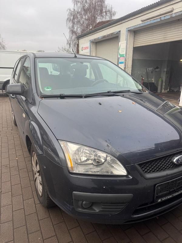 Grau Gebraucht 2007 Ford Focus Kombi | 1.990 € (Fairer Preis) - Bild 1/4