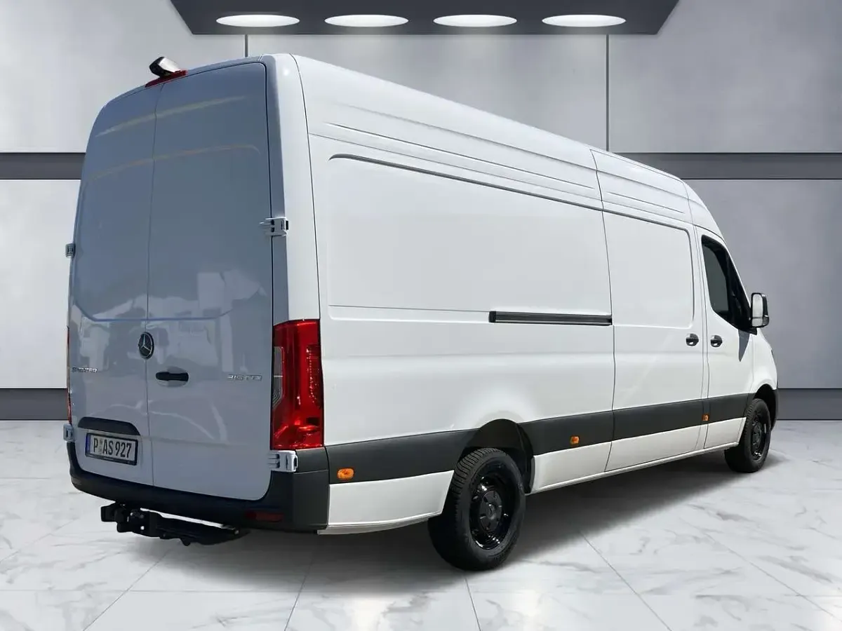 Gebraucht Mercedes Sprinter 150 PS (110 kW) 2024 Weiß Van