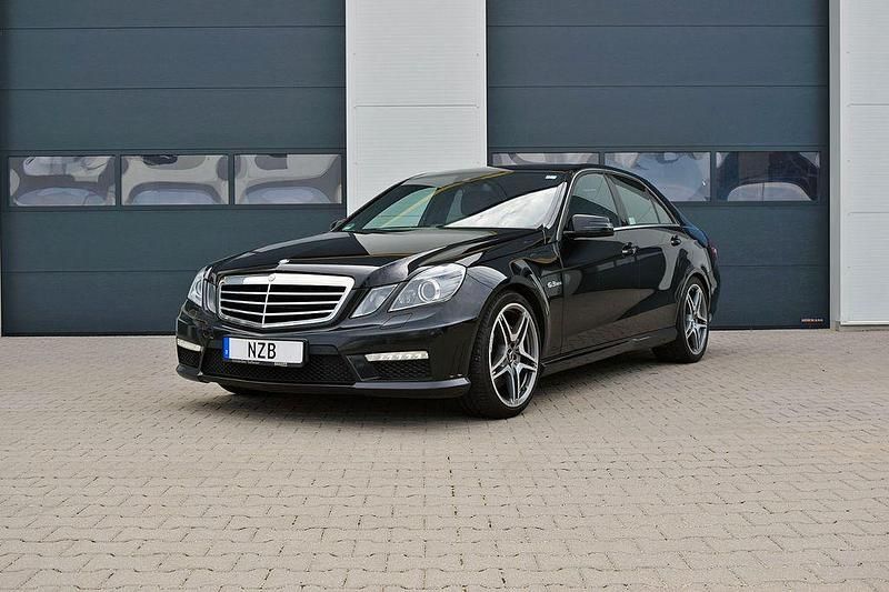 Schwarz Gebraucht 2009 Mercedes E63 AMG AMG Limousine | 29.990 € - Bild 1/4