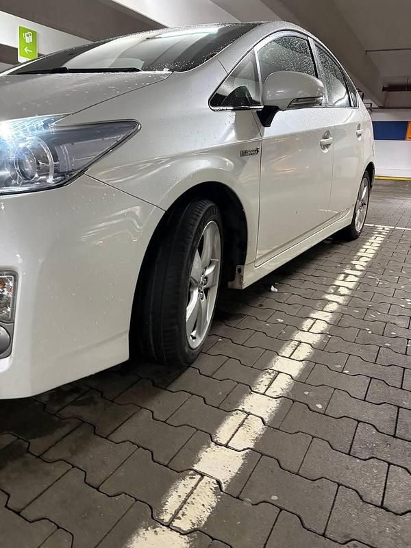 Second-hand Toyota Prius 136 CP (100 kW) 2009 Alb Hatchback