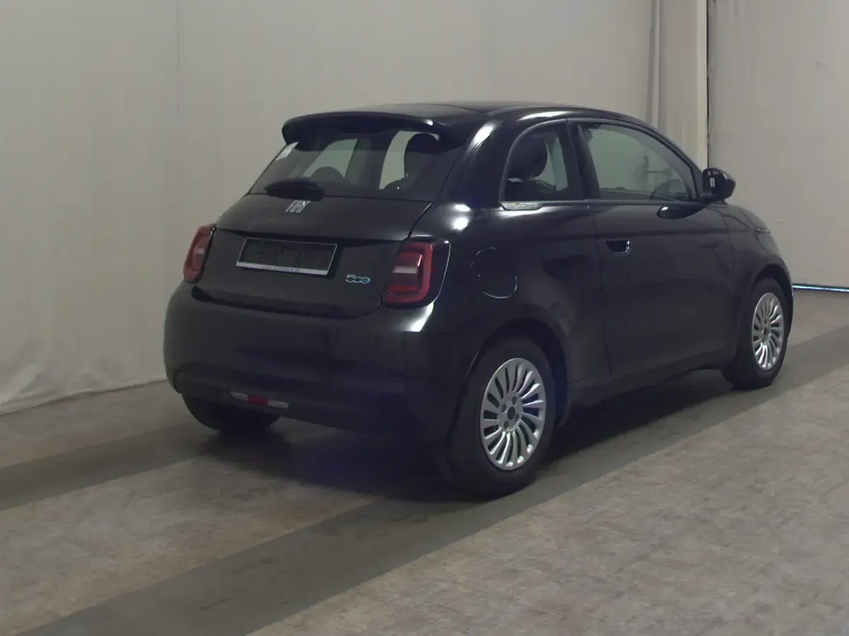 Gebraucht Fiat 500e Action 69 kW (95 PS) 2022 Schwarz Limousine