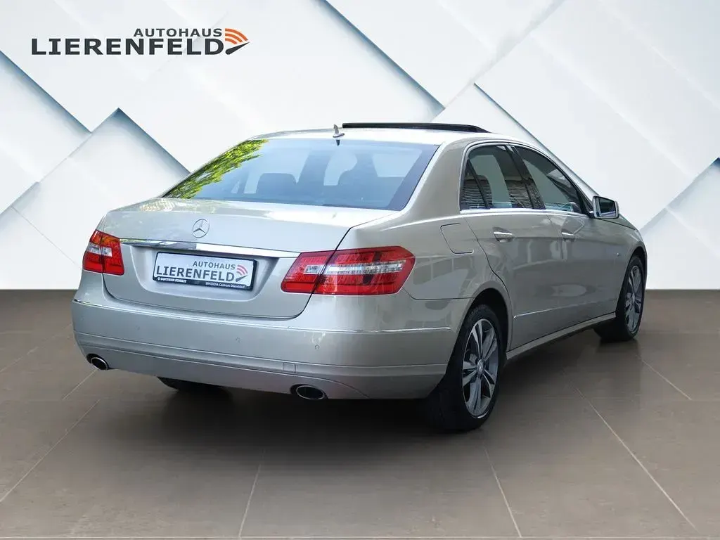 Gebraucht Mercedes E350 231 PS (169 kW) 2010 Perlbeige  lack Limousine