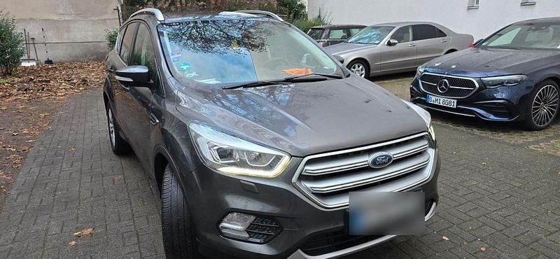Gebraucht Ford Kuga Titanium 150 PS (110 kW) 2019 Grau SUV