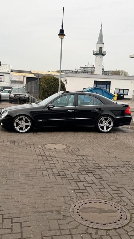 Second-hand Mercedes E320 224 CP (164 kW) 2007 Negru Berlinǎ