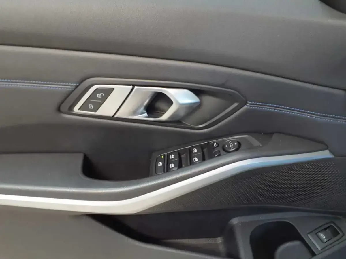 Gebraucht BMW 318 M Sport 150 PS (110 kW) 2023 Alpinweiß Kombi