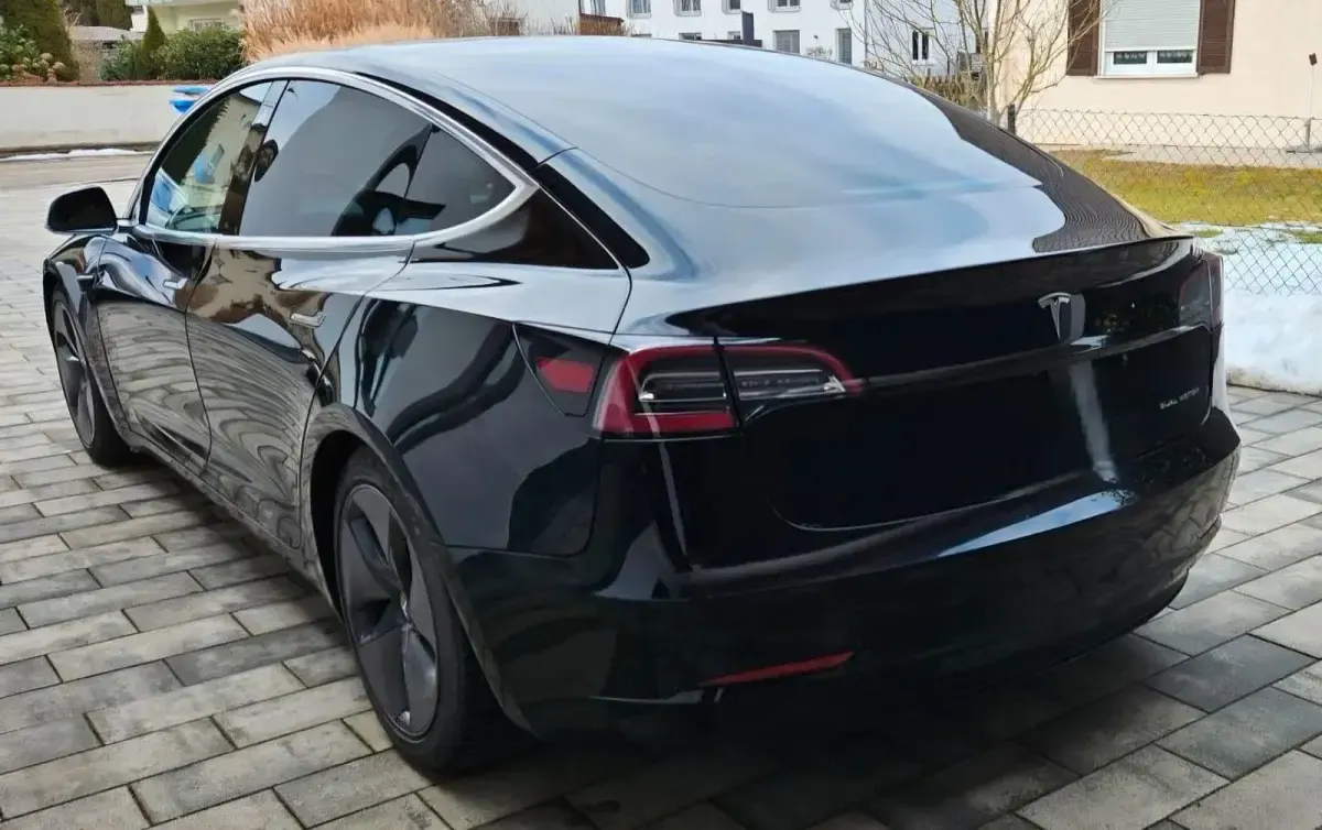 Käytetty Tesla Model 3 366 kW (498 HP) 2019 Musta Sedan