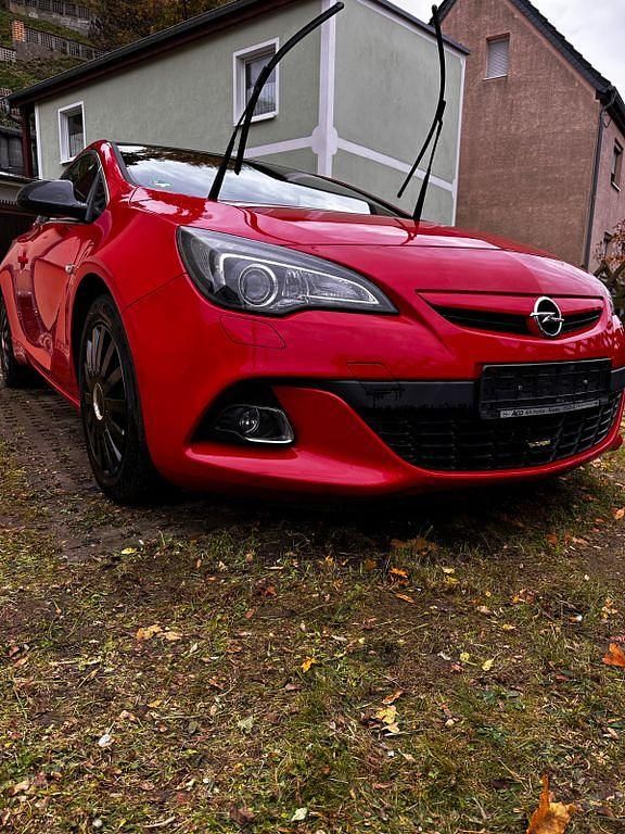 Rot Gebraucht 2014 Opel Astra GTC S Limousine | 9.999 € (Etwas zu teuer) - Bild 1/4