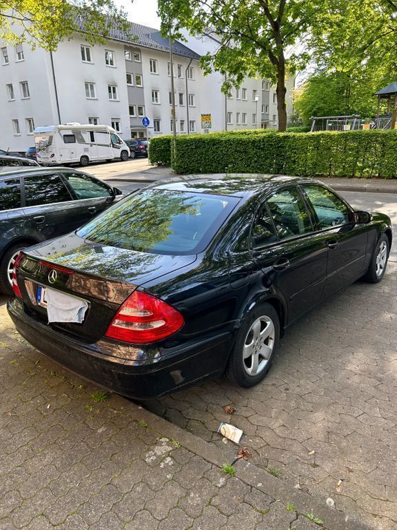 Gebraucht Mercedes E200 Classic 122 PS (89 kW) 2006 Schwarz Limousine