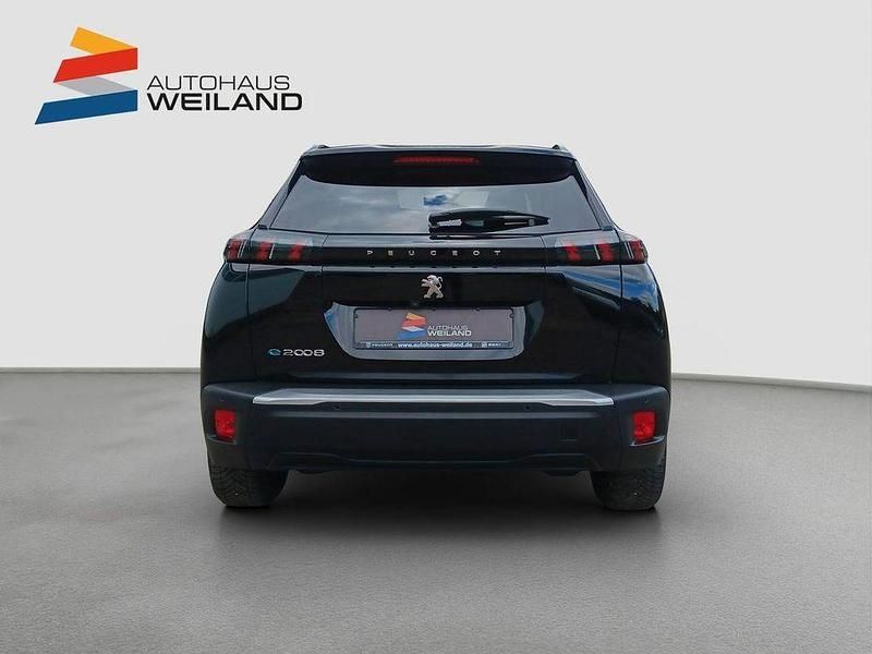 Gebraucht Peugeot e-2008 Allure 100 kW (136 PS) 2022 Perla nera metallic SUV