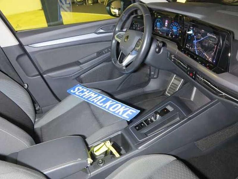 Gebraucht VW Golf VIII Active 150 PS (110 kW) 2022 Deep black pearlescent (metallic) Limousine