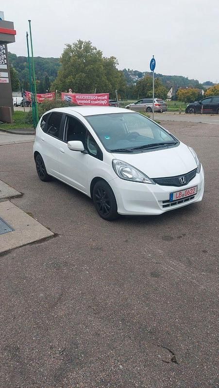 Weiß Gebraucht 2012 Honda Jazz Trend Kleinwagen | 5.500 € (Fairer Preis) - Bild 1/4