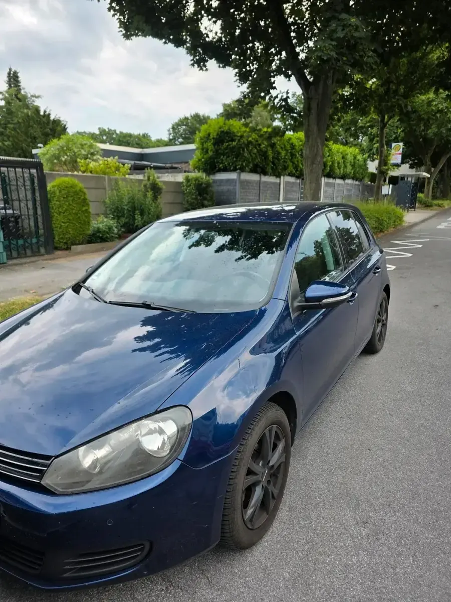 Gebraucht VW Golf VI Comfortline 104 PS (76 kW) 2010 Blau Kleinwagen