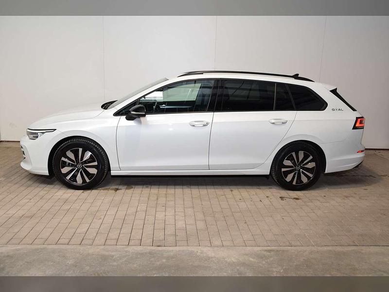 Gebraucht VW Golf VIII Goal 150 PS (110 kW) 2025 Oryxweiß perlmutteffekt Kombi