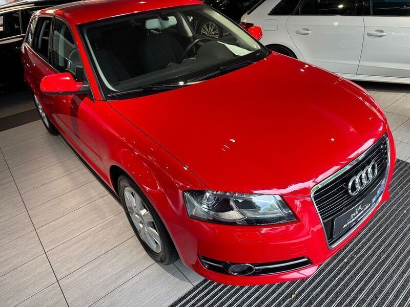 Rot Gebraucht 2011 Audi A3 Ambiente Limousine | 6.250 € (Fairer Preis) - Bild 1/4