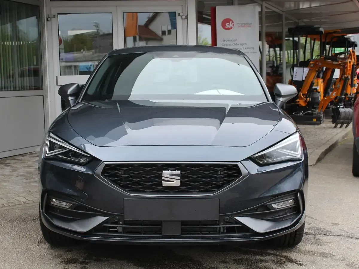 Nowe Seat Leon FR 150 KM (110 kW) 2025 Szary Sedan/Limuzyna
