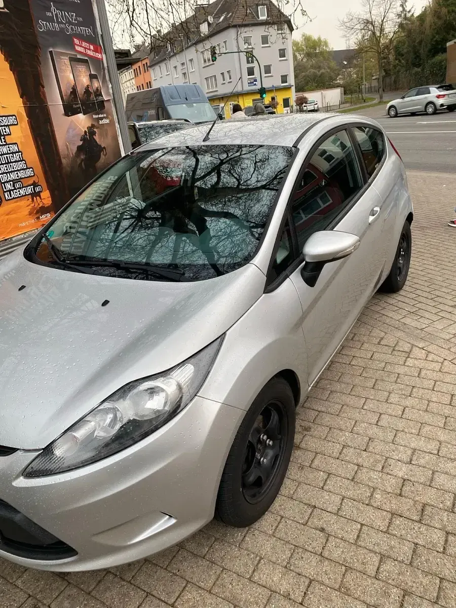 Gebraucht Ford Fiesta 71 PS (52 kW) 2011 Silber Kleinwagen
