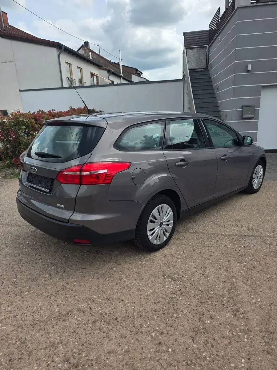 Gebraucht Ford Focus Trend 101 PS (74 kW) 2015 Braun Kombi