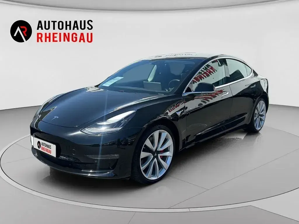 Second-hand Tesla Model 3 Performance 377 kW (513 CP) 2019 Unbekannt (metallic) Berlinǎ